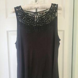 Black sleeveless top with beautiful neck design!
